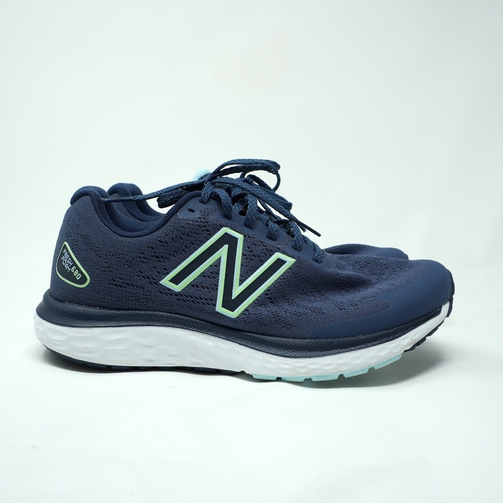 New Balance Women's Fresh Foam 680v7 in Blue Synthetic - Picture 4 of 7